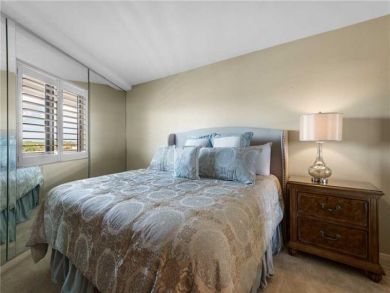 Bedroom - Queen bed Bedroom - Queen bed