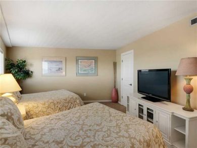 Bedroom - Queen beds