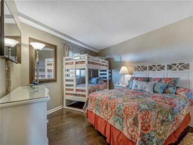 Bedroom - Bunk and queen beds