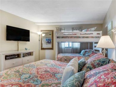 Bedroom - Bunk and queen beds