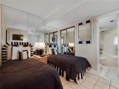 Bedroom - Twin beds