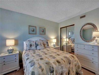 Bedroom - Queen bed