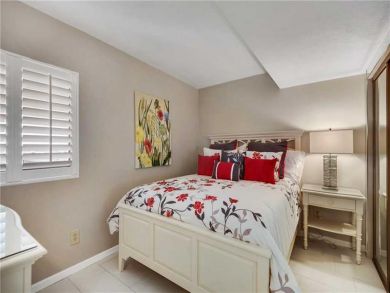 Bedroom - Queen bed