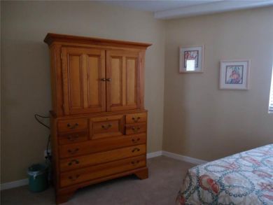 Bedroom - Queen bed