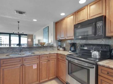 Professionally Decorated Very Spacious One Bedroom Condo
