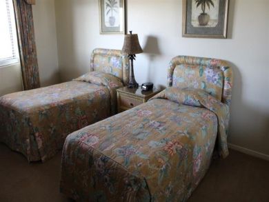 Bedroom - Twin beds