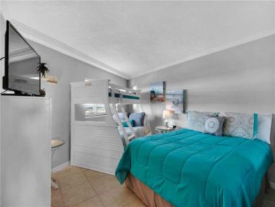 Bedroom - Queen and bunk beds