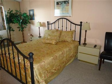 Bedroom - Queen bed
