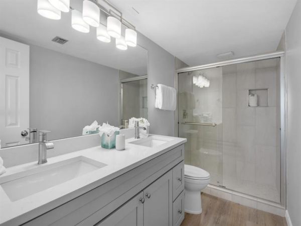 Stylish 2-Bedroom Oceanview Retreat in Miramar Beach