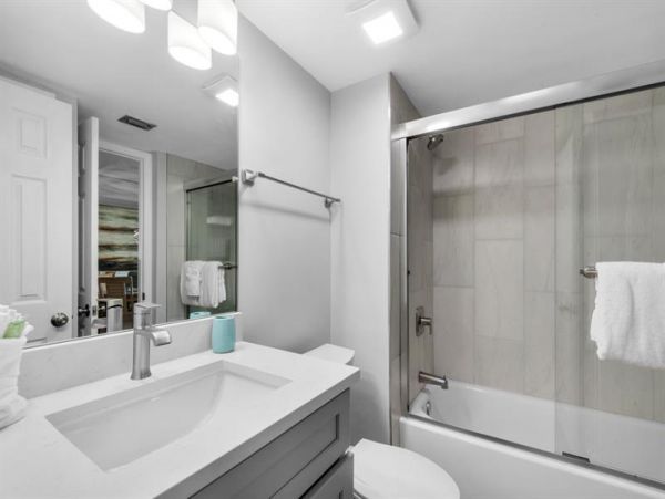 Stylish 2-Bedroom Oceanview Retreat in Miramar Beach
