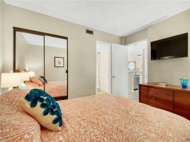 Bedroom - Queen bed
