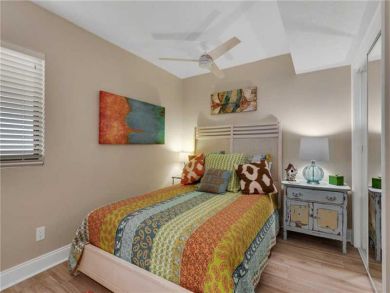 Bedroom - Queen bed