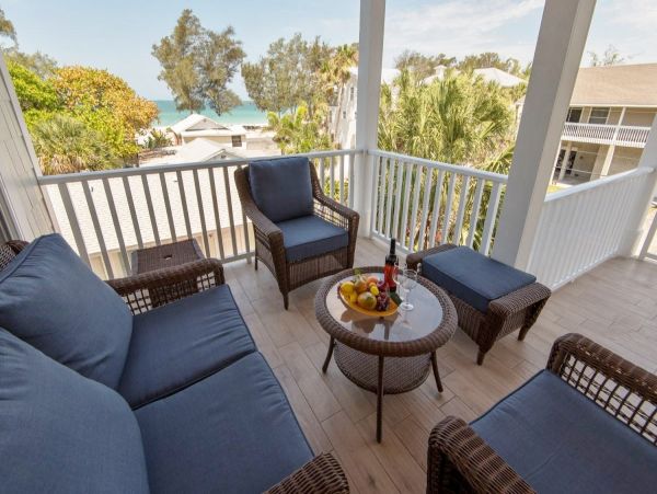 Anna Maria 6 bedroom Rental  1 Min to the Beach!