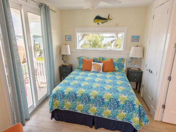 Anna Maria 6 bedroom Rental  1 Min to the Beach!