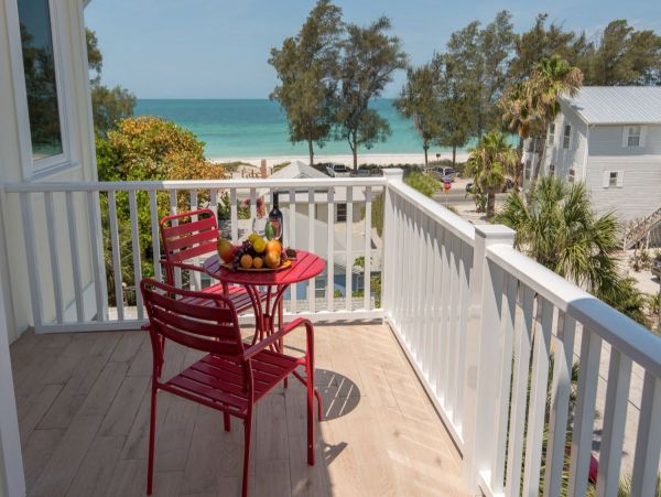 Anna Maria 6 bedroom Rental  1 Min to the Beach!
