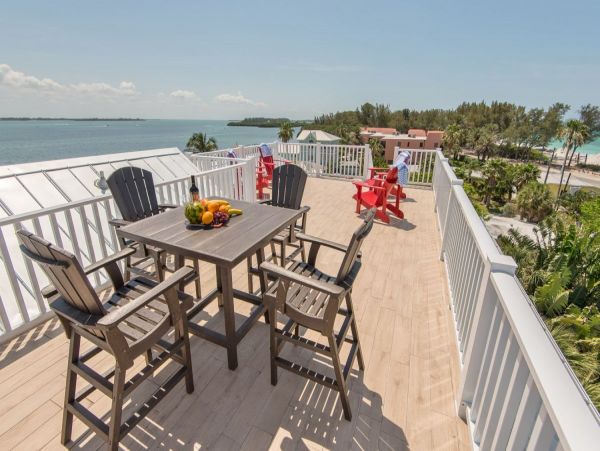 Anna Maria 6 bedroom Rental  1 Min to the Beach!
