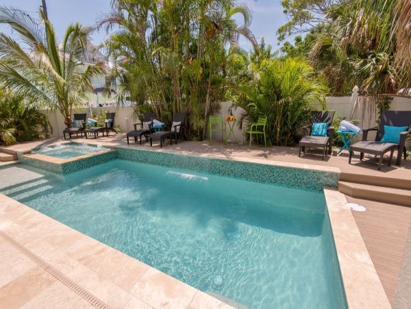 Anna Maria 6 bedroom Rental  1 Min to the Beach!