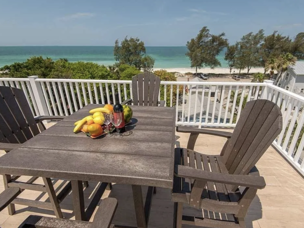 Anna Maria 6 bedroom Rental  1 Min to the Beach!