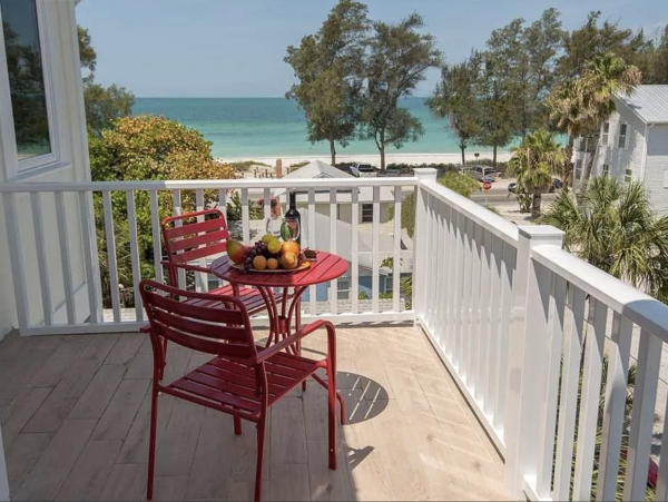 Anna Maria 6 bedroom Rental  1 Min to the Beach!