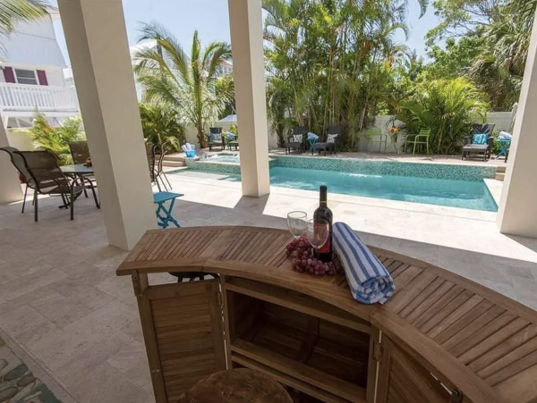 Anna Maria 6 bedroom Rental  1 Min to the Beach!