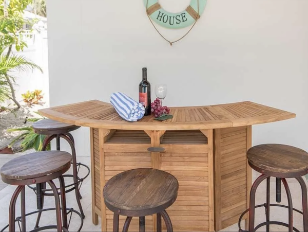 Anna Maria 6 bedroom Rental  1 Min to the Beach!