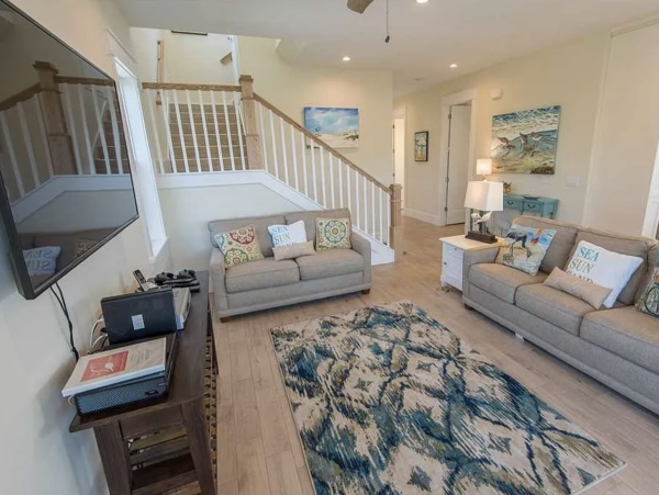 Anna Maria 6 bedroom Rental  1 Min to the Beach!