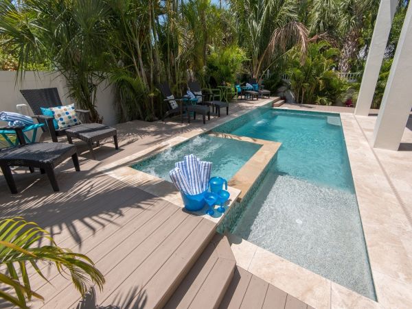 Anna Maria 6 bedroom Rental  1 Min to the Beach!