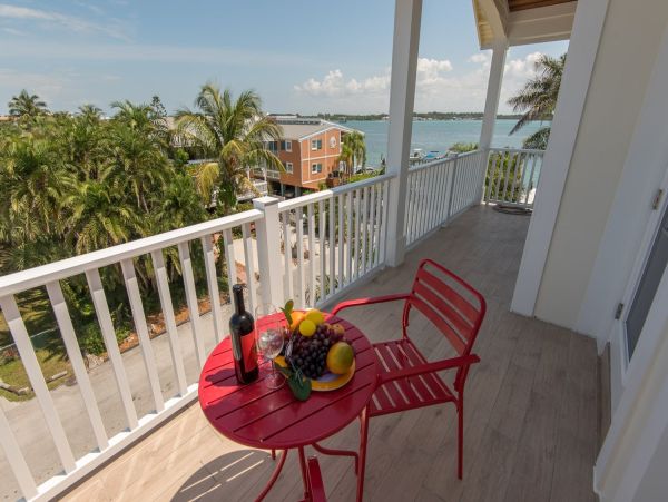 Anna Maria 6 bedroom Rental  1 Min to the Beach!