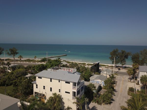 Anna Maria 6 bedroom Rental  1 Min to the Beach!