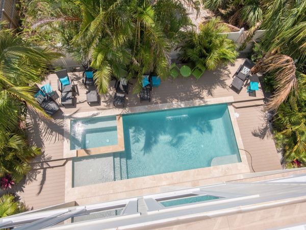 Anna Maria 6 bedroom Rental  1 Min to the Beach!