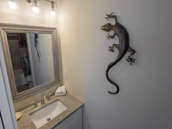 Anna Maria 6 bedroom Rental  1 Min to the Beach!
