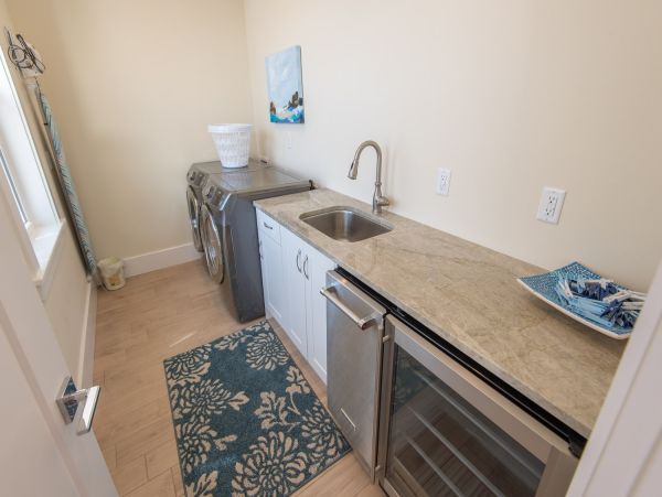 Anna Maria 6 bedroom Rental  1 Min to the Beach!