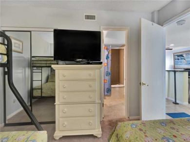 Bedroom - Queen and bunk beds