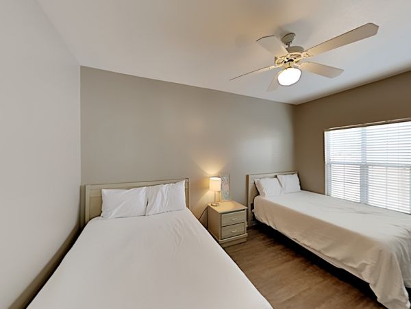 Miramar Six-Bedroom Home Stroll to Beach