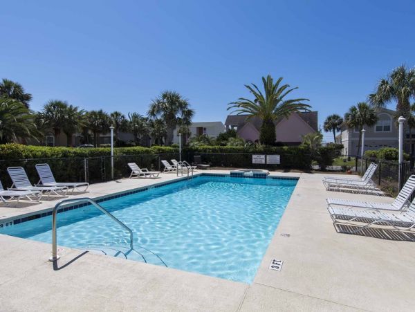 Miramar Six-Bedroom Home Stroll to Beach