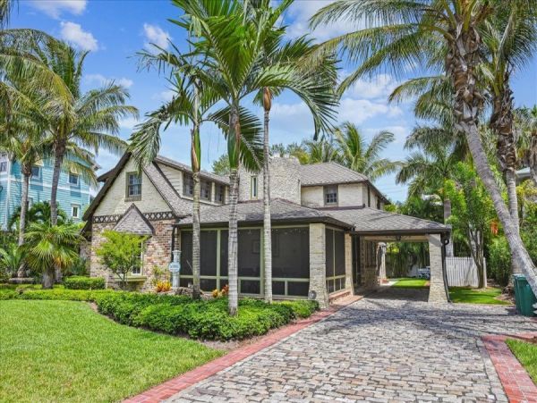 Anna Maria Island Vacation Home 2 houses from Beach Access