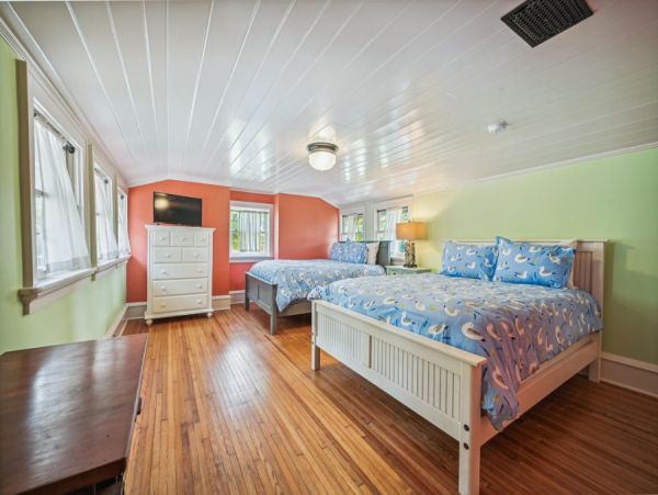 Anna Maria Island Vacation Home 2 houses from Beach Access