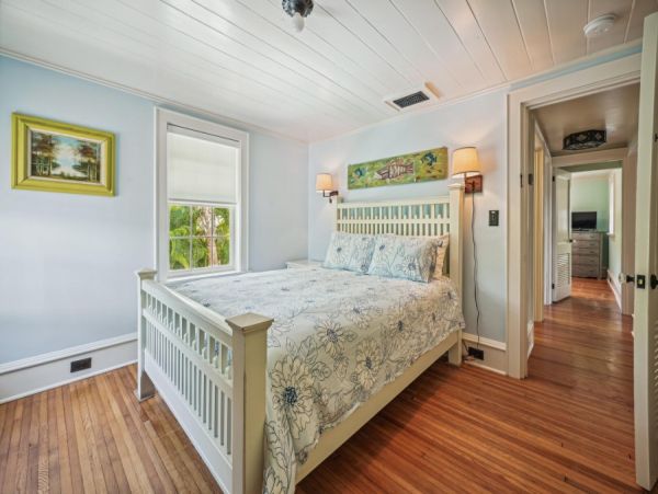 Anna Maria Island Vacation Home 2 houses from Beach Access