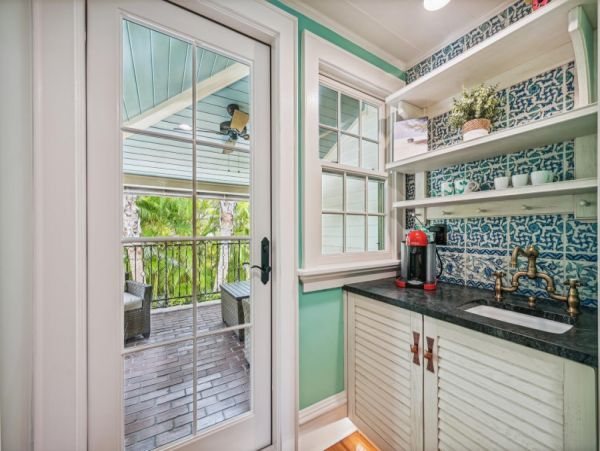 Anna Maria Island Vacation Home 2 houses from Beach Access