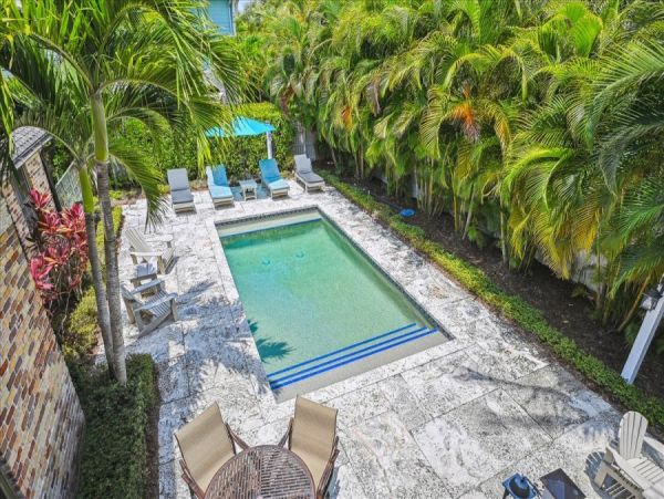 Anna Maria Island Vacation Home 2 houses from Beach Access