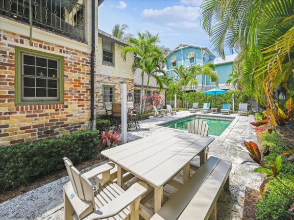 Anna Maria Island Vacation Home 2 houses from Beach Access
