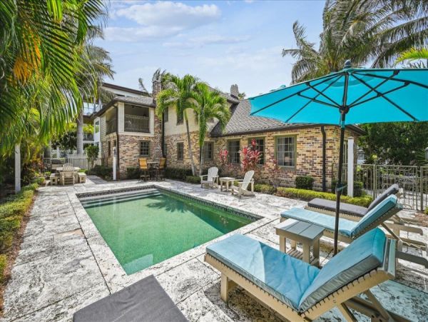 Anna Maria Island Vacation Home 2 houses from Beach Access