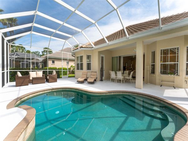 Beautiful University Park Home with Pool