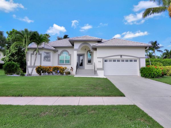Three Bedroom Luxury Marco Vacation Home Pool