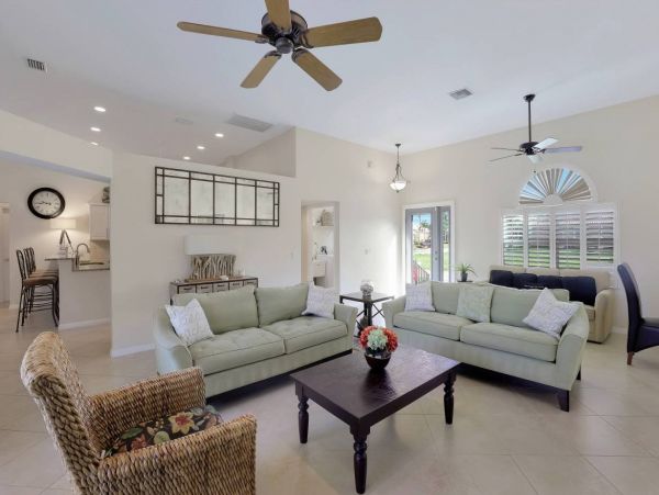 Three Bedroom Luxury Marco Vacation Home Pool