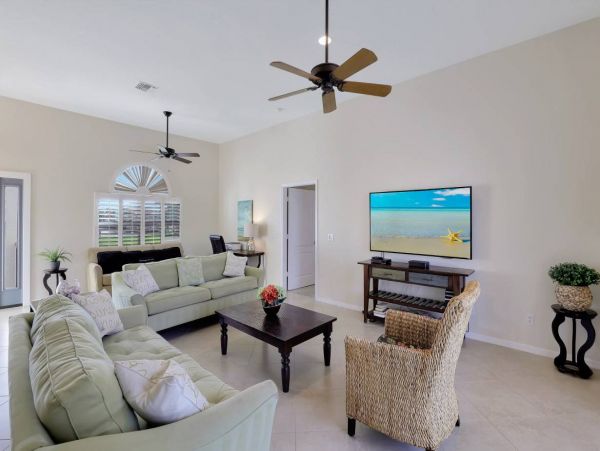 Three Bedroom Luxury Marco Vacation Home Pool