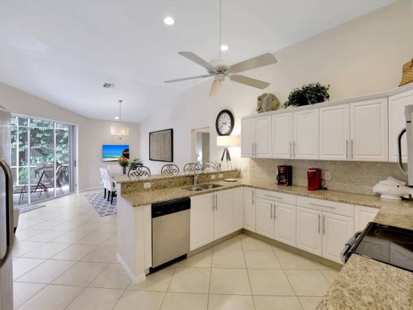 Three Bedroom Luxury Marco Vacation Home Pool