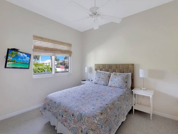Three Bedroom Luxury Marco Vacation Home Pool