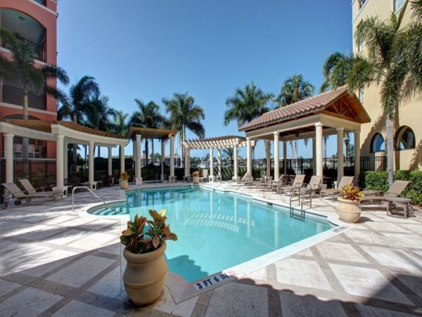 Fantastic Three Bedroom Vacation Condo with Bay Views