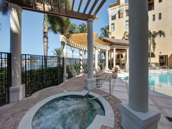 Fantastic Three Bedroom Vacation Condo with Bay Views